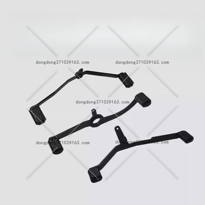 

Step on the gear shift lever front and rear, and hang the gear shift lever accessories.