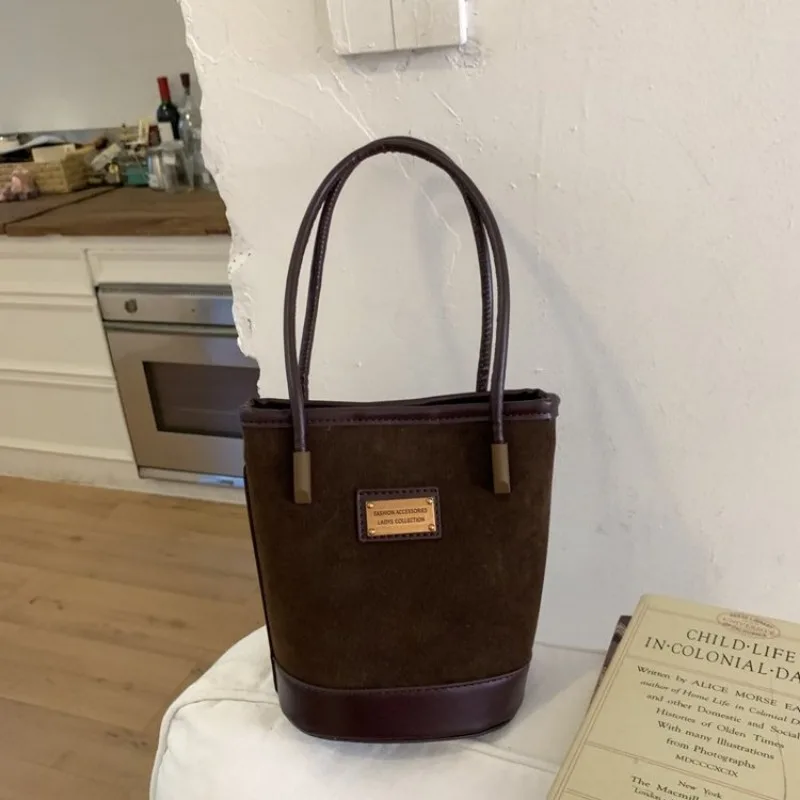 

Graceful Maillard Shoulder Bag Woven Texture Chain Buckle Detail Adjustable Strap Campus Students Micro Bag