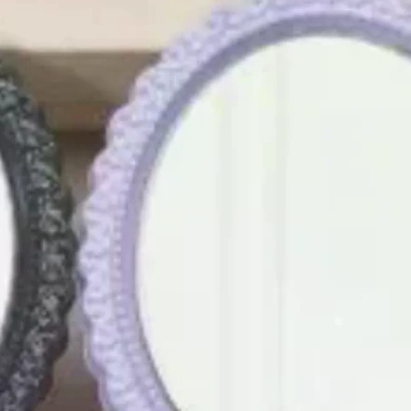 Vintage Mini Handheld Mirror Keychain With Embossed Frame Car Key Ring Bag Charm Backpacks Purses Pendant Party Gift