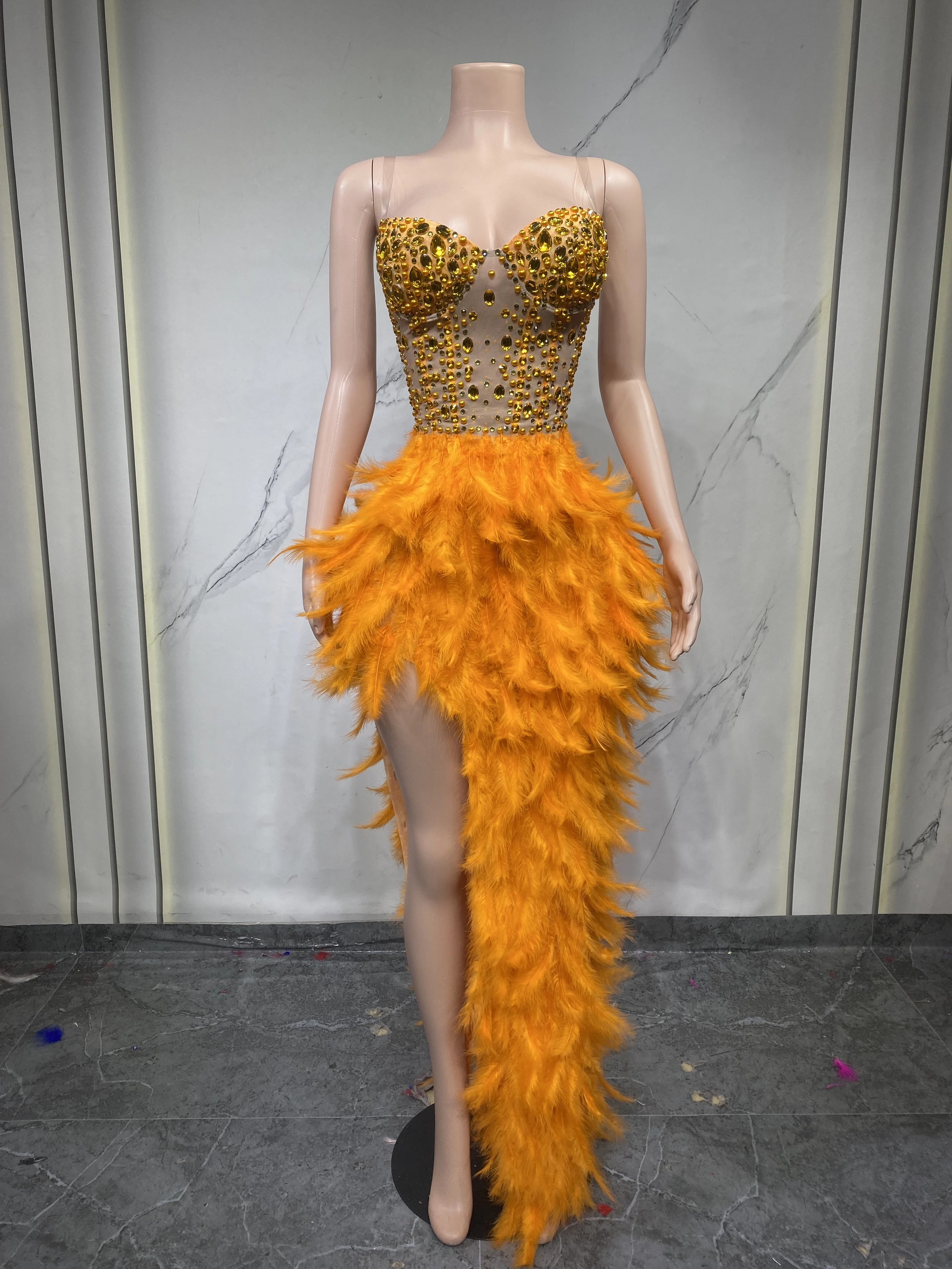 

Роскошное белое сетчатое длинное платье с перьями и блестящими стразами, женский сексуальный костюм для вечеринки, дня рождения, фотосессии