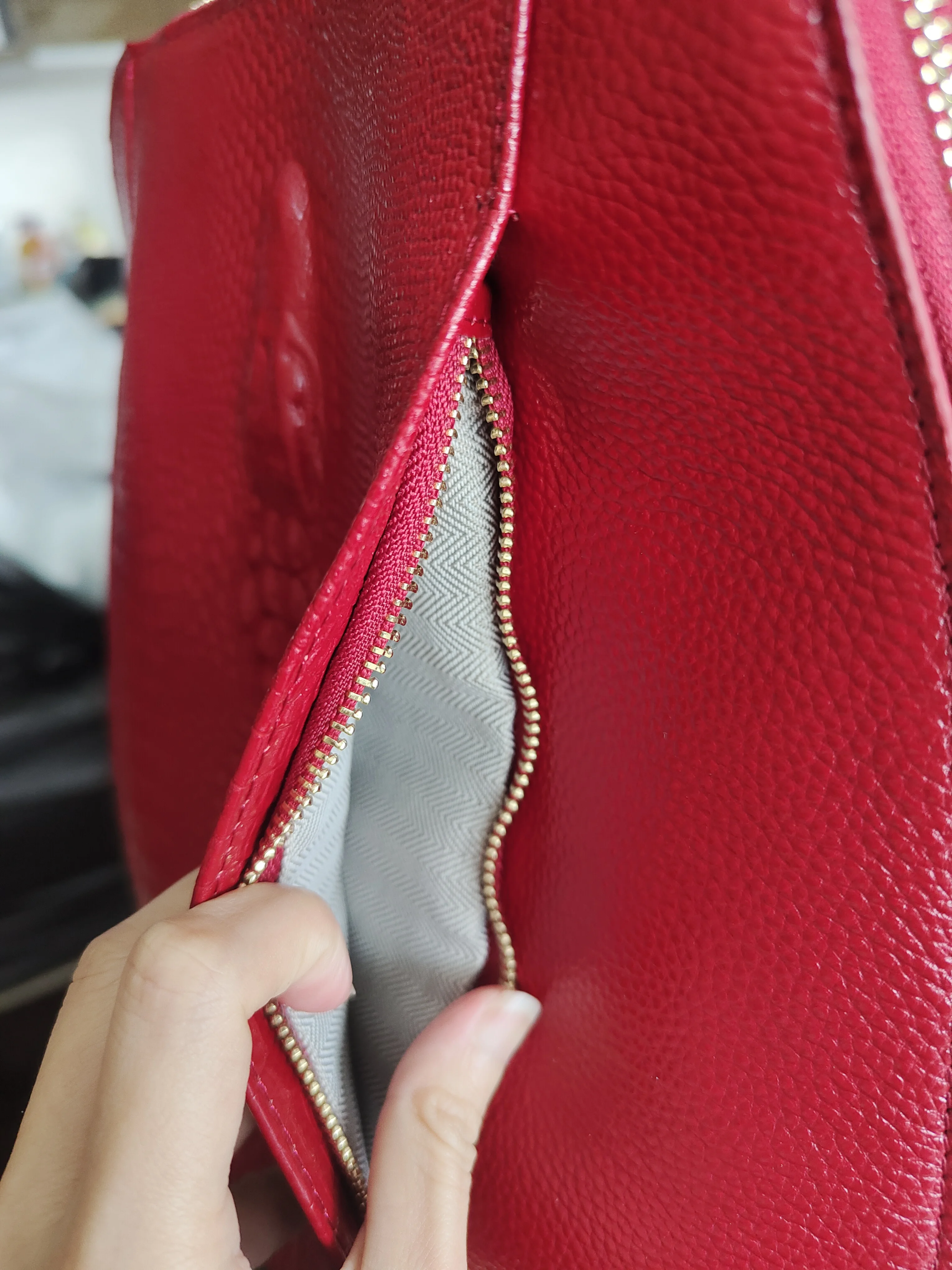 Zency 100 % echtes Leder, reinweißer Rucksack, Damen-Rucksack mit Krokodilmuster, passend für A4-Magazin-Laptops – Detail 13