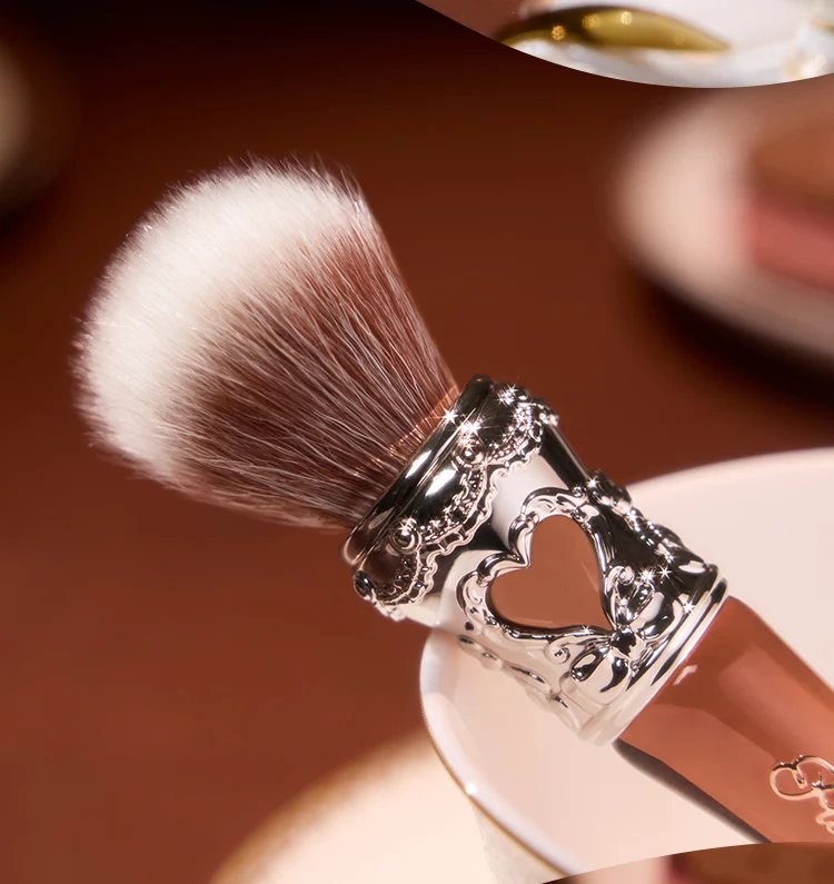 Flower Knows The Sweetie Bear Collezione di gioielli di Shell Pennello per fard rotondo Pennello per trucco morbido Strumenti per il trucco