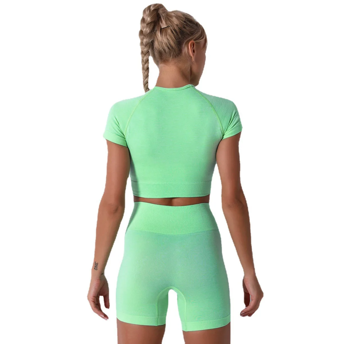 

2025 New Women's Sexy Seamless Tight Shorts Exercise Workout Outfit Yoga Suit
