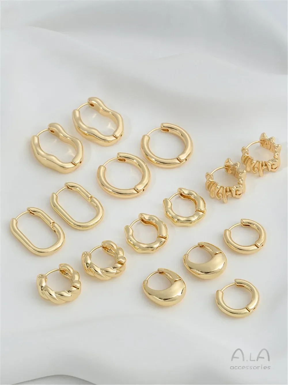 

14K Thick Gold Wrapped Round Oval Lava Shaped Earrings Light Fried Dough Twists Earrings Advanced Metal Earrings F408