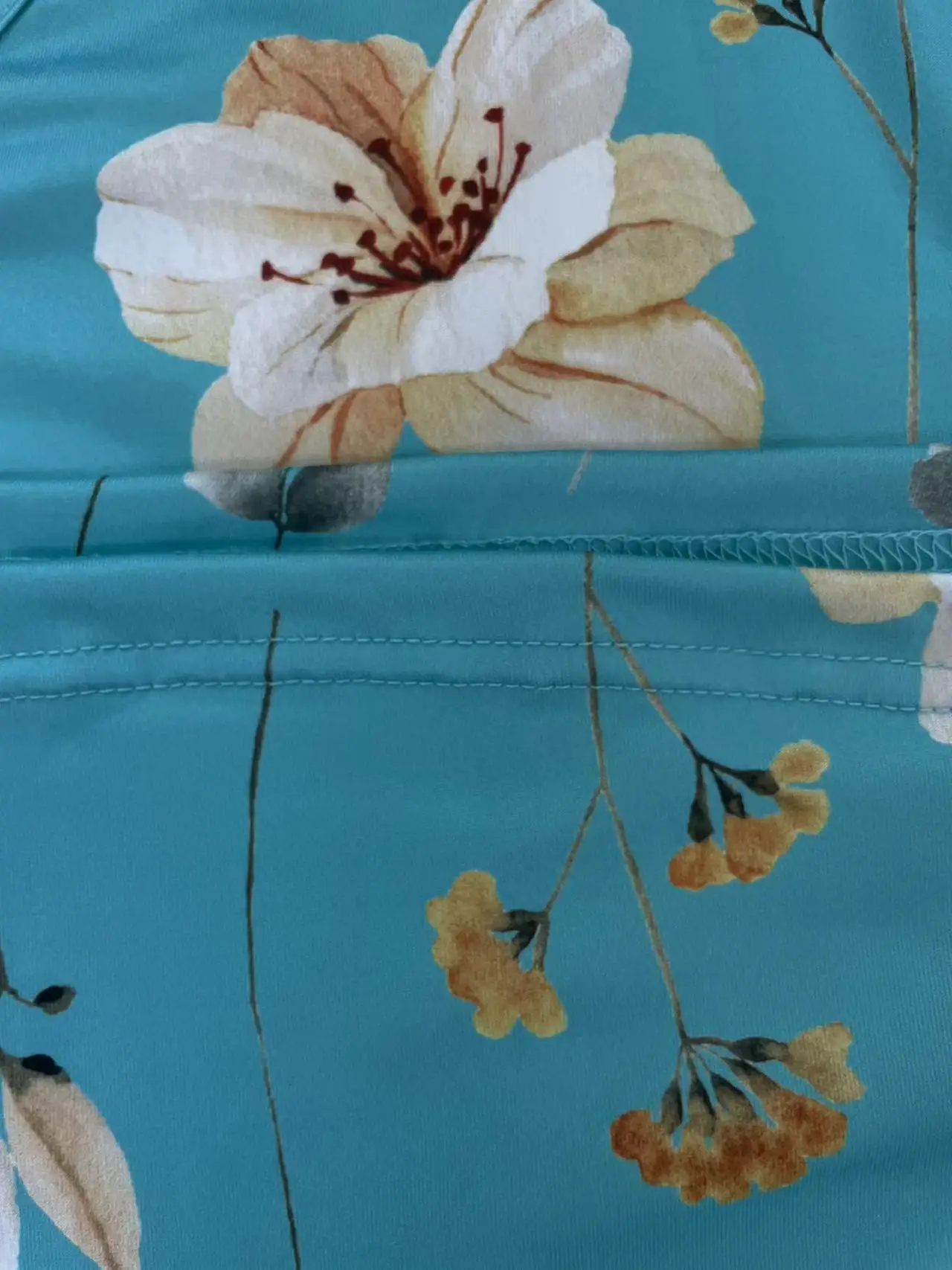 فستان نسائي مقاس كبير مطبوع عليه زهور مناسب لقضاء العطلات والسفر والترفيه ورقبة على شكل حرف V وأكمام 6