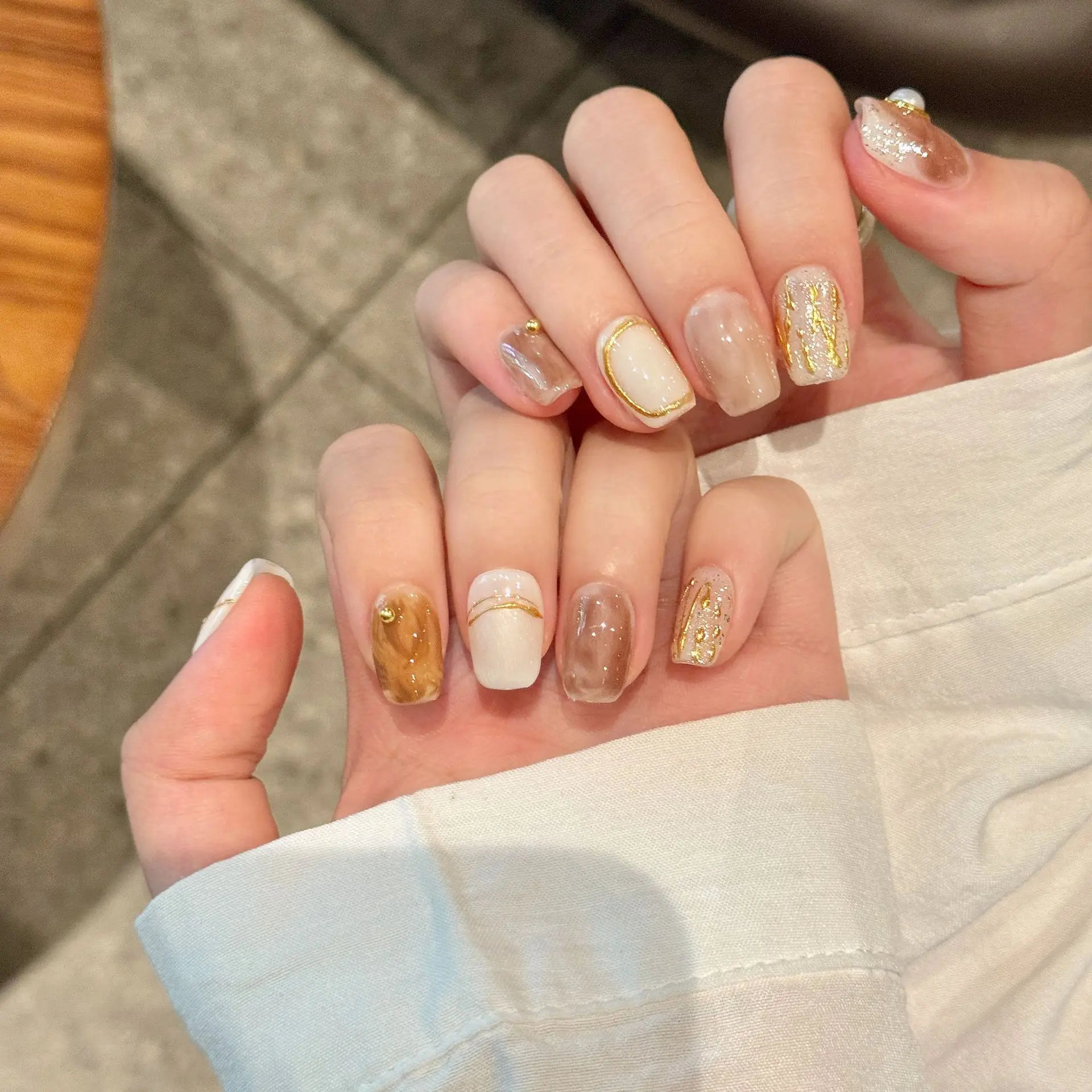 الصحافة اليدوية على الأظافر بريق اللؤلؤ الأبيض ديكور الأظافر كاذبة غطاء كامل يمكن ارتداؤها الرجعية الباروك الفرنسية قصيرة نصائح الأظافر وهمية #6