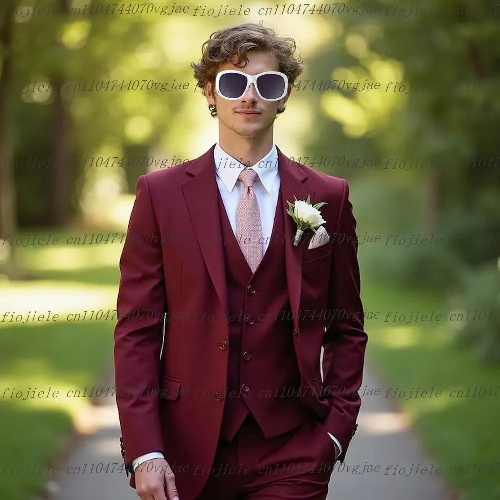 

Бордовый мужской костюм для торжественных случаев, свадебной вечеринки, жениха, жениха, деловые мужские смокинги, комплект из трех предметов по индивидуальному заказу, куртка, жилет, брюки