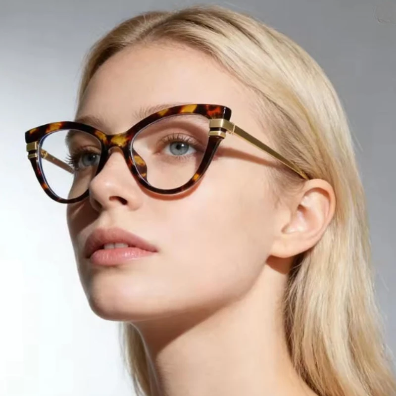Vintage Cat Eye Metal Frame Blue Light Glasses Women Fashion Luxury Gradient Framework Color-blocking Personality Eyeglasses