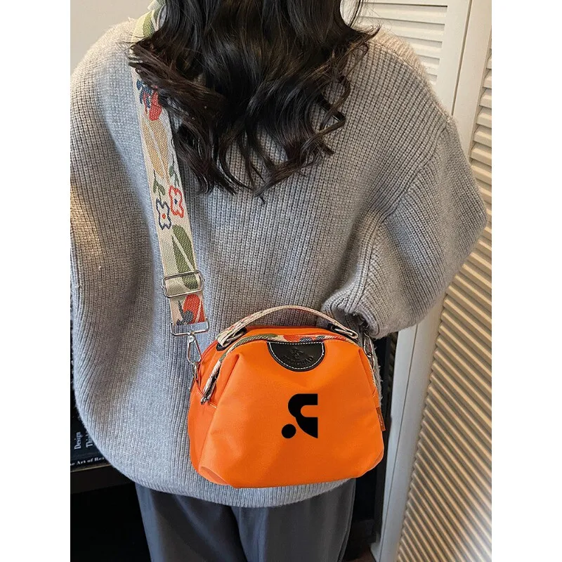 bolso-bandolera-unisex-casual-y-moderno-con-colores-en-contraste-versatil-para-exteriores-de-lona-suave-con-cierre-de-crema