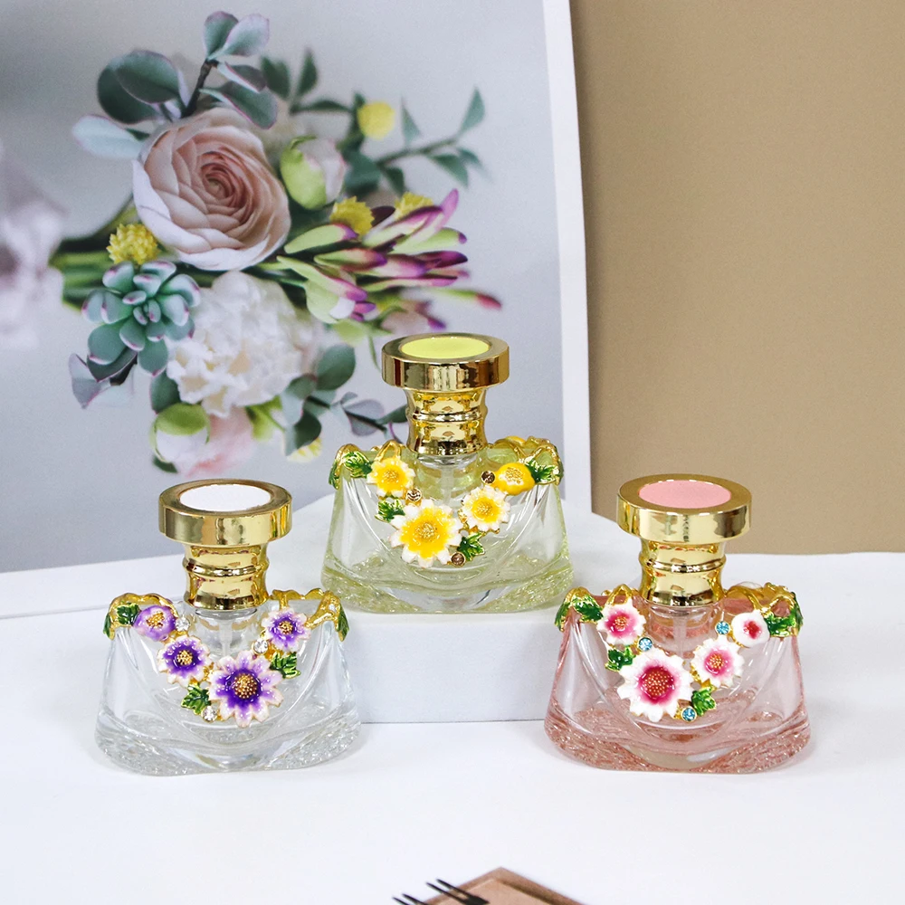 

30ml Luxury Vintage Perfume Bottles Spray Atomizer Glass Bottle Parfum Mini Essentials Oil Spray Atomizer Glass Refillable Mist