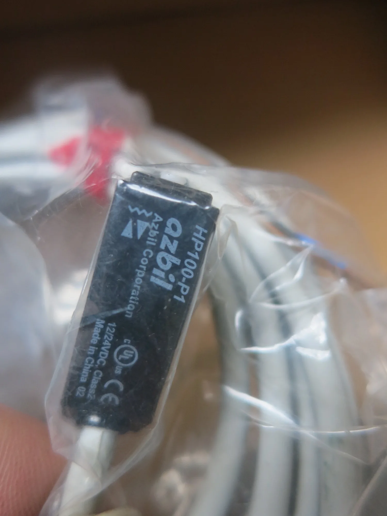 

Совершенно новый оригинальный подлинный фотоэлектрический переключатель HP100-P1 Датчик зеркального отражения A1 T2 E1 R1