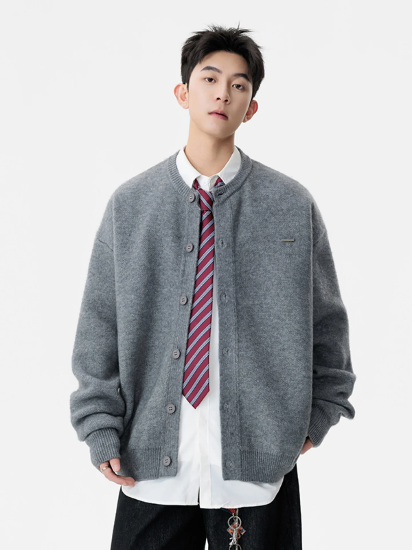 

Мужской вязаный кардиган свободного кроя: осенний молодежный свитер в университетском стиле, на пуговицах, мягкий, удобный, с длинными рукавами