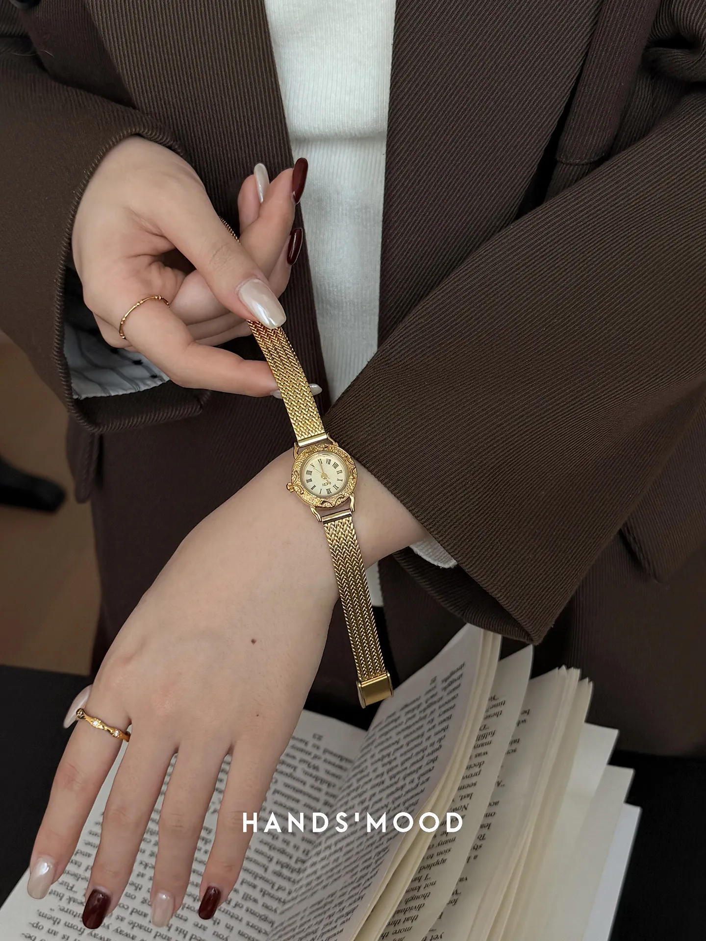 

New French Retro Luxury Fashion Gold Round Small Dial Exquisite And Elegant Women'S Watch, A Creative Gift For Women.