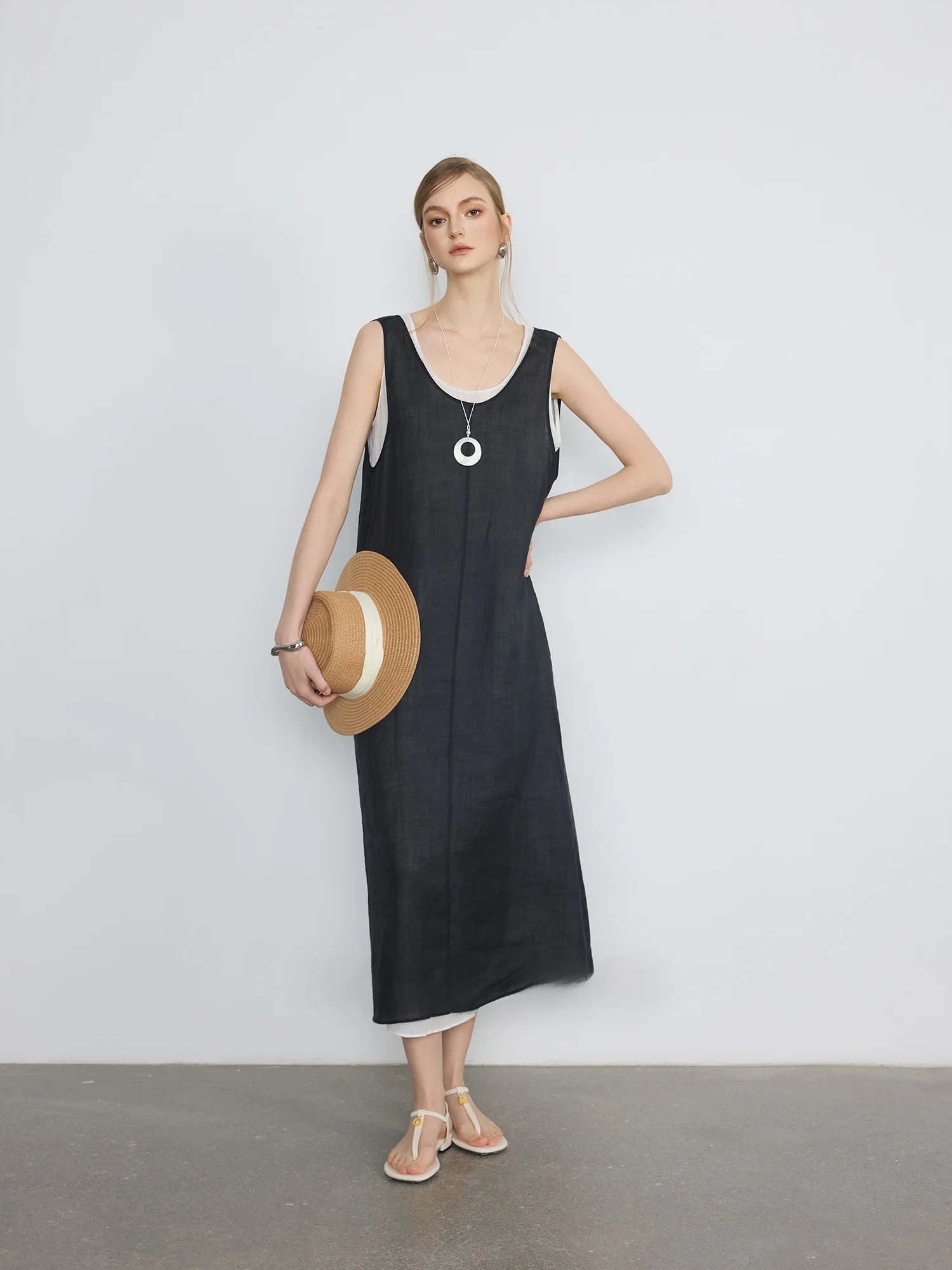 Vestido Longo Feminino Solto de Duas Peças com Textura de Linho e Tom de Madeira, Estilo Simples, Cintura Alta, Modelo Evasê, Ideal para Férias