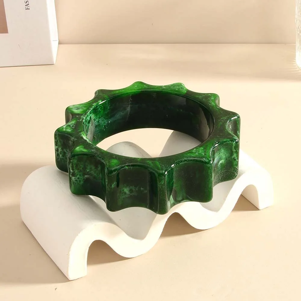 

Elegant Geometric Chunky Bracelets Square Wave Wide Resin Bracelet Bangles Temperament Exaggerated Retro Hand Ring Summer