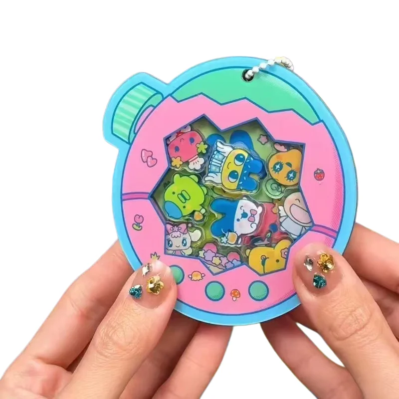 Tamagotchi Mametchi Lovelitchi Anhänger mit hohem Farbwert, Cartoon-Puppen-Druck, kreativer Schlüsselanhänger für Herren und Damen, Schultaschen-Schlüsselanhänger – Detail 5