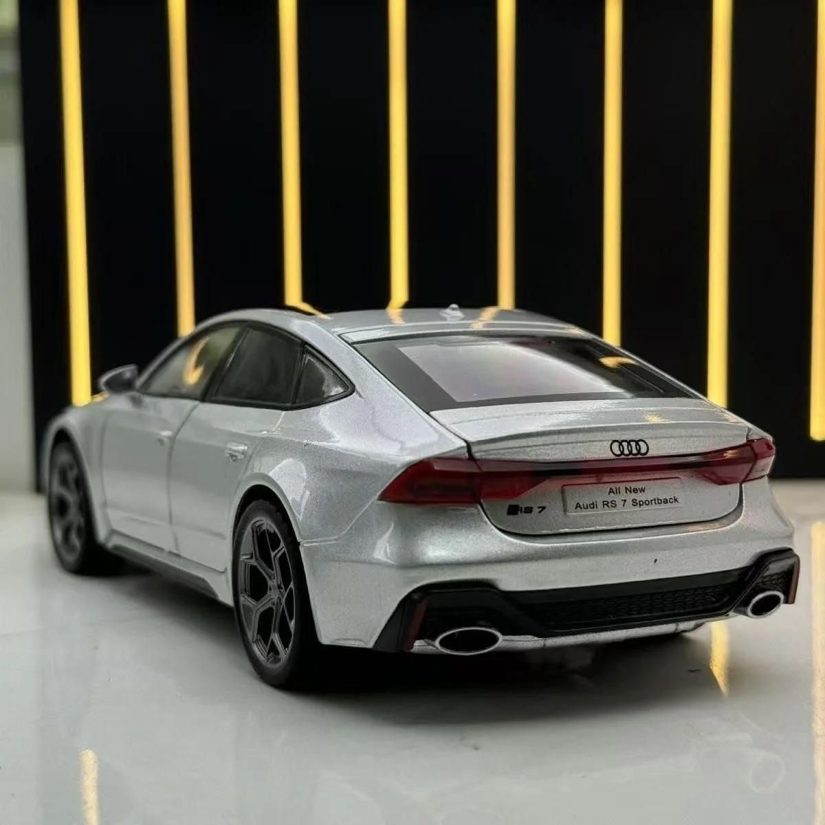 1:24 Audit RS7 coche en miniatura de aleación simulación sonido y luz tirar hacia atrás coche de juguete colección de juguetes regalo de decoración