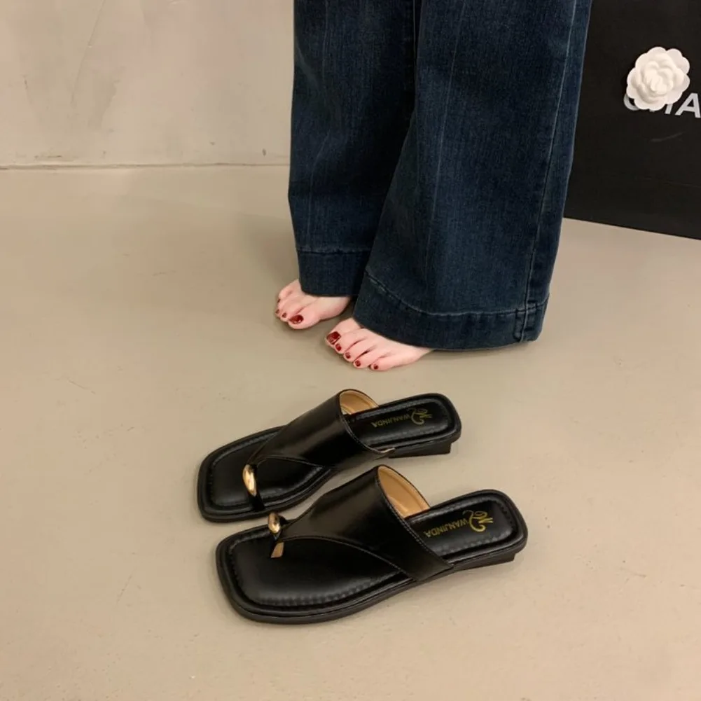 Damen Sommer Flip-Flops mit flacher Sohle, Zehenstegsandalen, eckige Zehenpartie, Kunstleder, weiche Sohle, rutschfeste Schuhe für Strandurlaub und Alltag – Detail 24