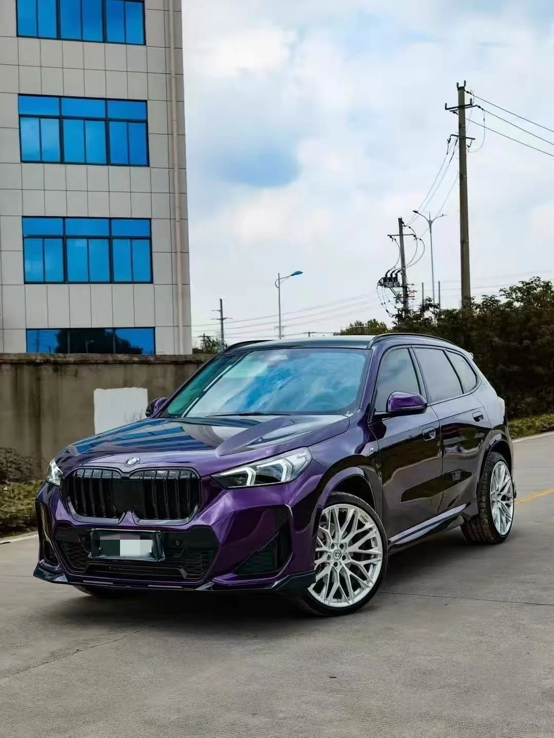 Per BMW X1 U11 TN Style ABS Materiale nero Kit corpo labbro anteriore minigonna laterale diffusore