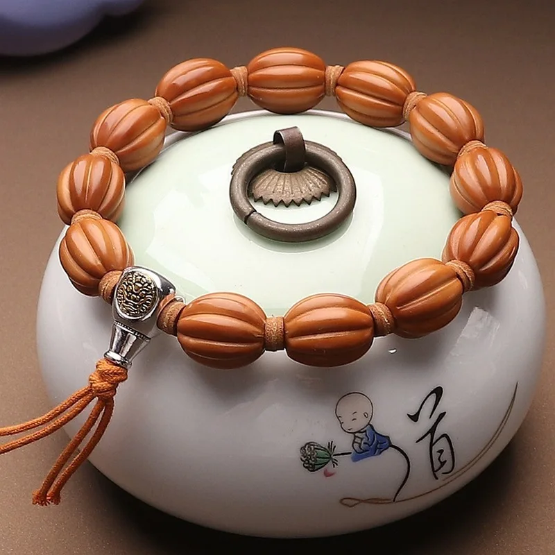 Hand-carved olive pit in the shape of melon seeds, single-strand string of beads for collecting and appreciating, with a G