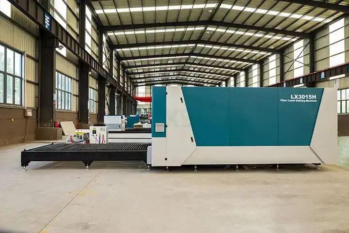 Máquina de corte do laser da fibra com tabela da troca, tampa da segurança, folha do metal, certificação do CE, 3000W, 6000W, 3015