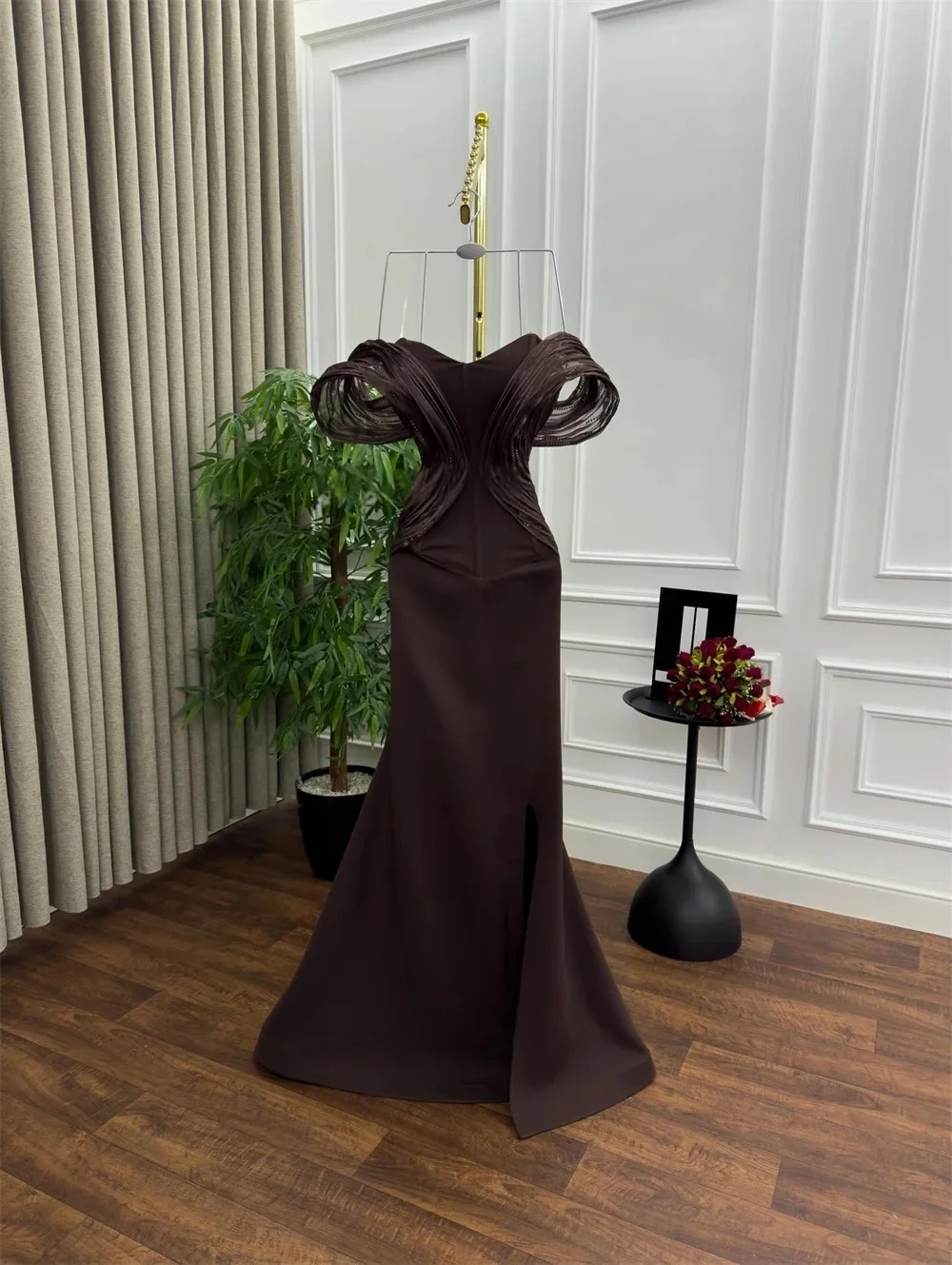 Abito lungo con spalle scoperte a sirena pieghettata in jersey sexy complesso personalizzato, abito da occasione classico squisito فساتmavera