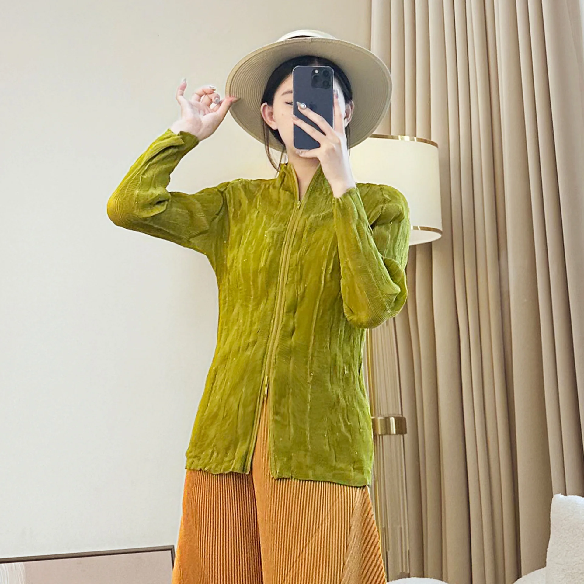 

Новое поступление осени 2025 года, женская куртка, плиссированная универсальная облегающая верхняя одежда, легкая короткая куртка, модный повседневный женский топ