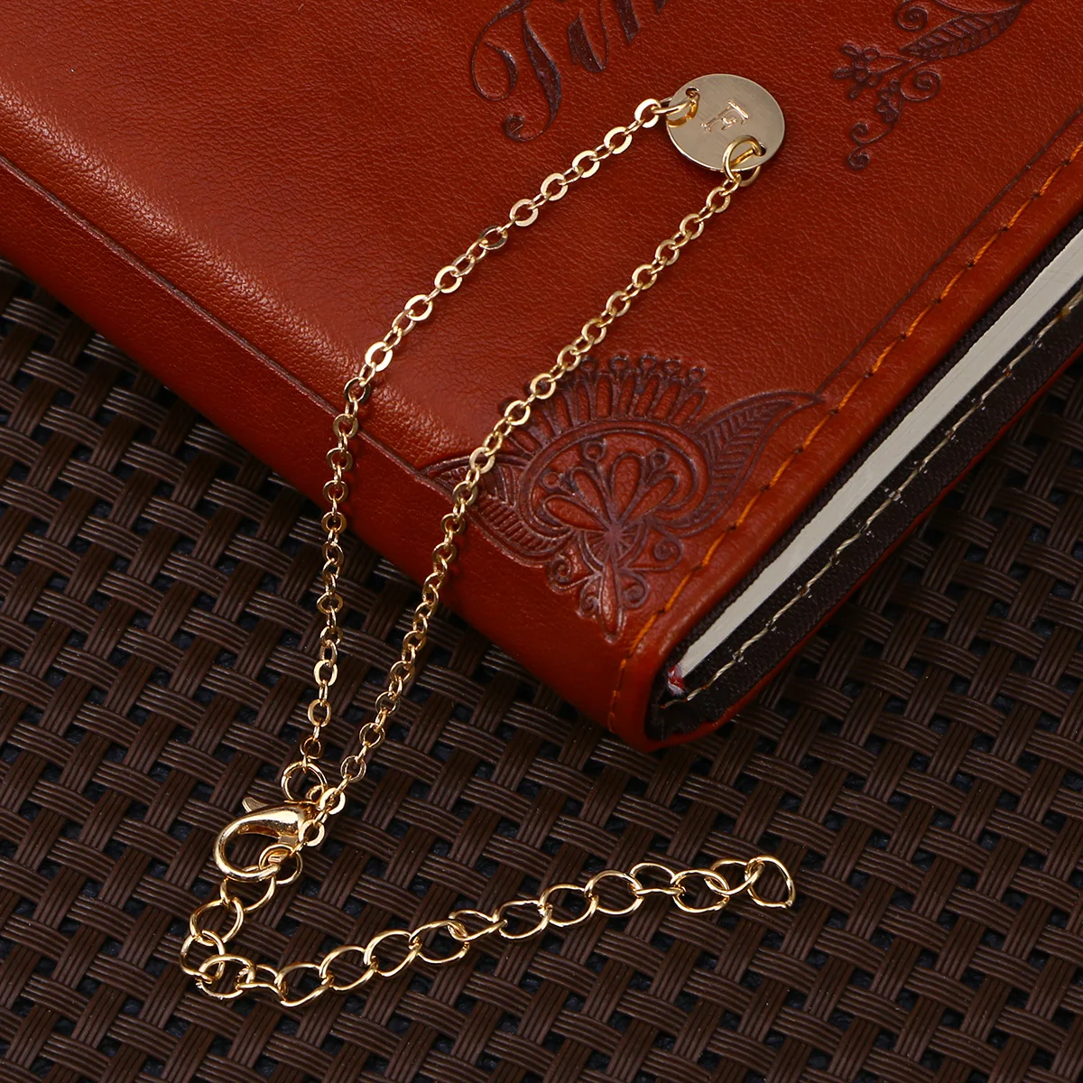 

Women Bracelet Anklet Stylish Vintage Casual Beach Style Engraving Letter F Alloy Foot Chain Bracelet