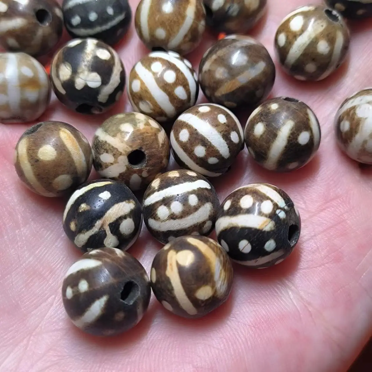 

5pcs/lot natural Buntik ancient beads Ancient mysterious patterns Brownish yellow Strong energy Weathered lines accessories diy