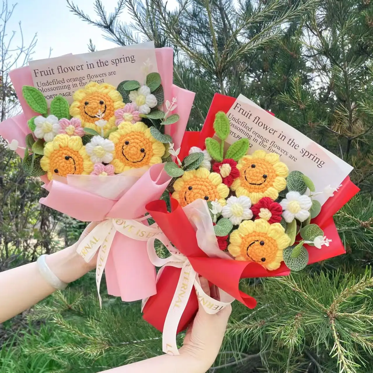 Künstliche gehäkelte Erdbeer-Sonnenblumen-Stoffpflanzen, fertige gestrickte Blumensträuße, Valentinstag, Geburtstag, Abschlussgeschenke