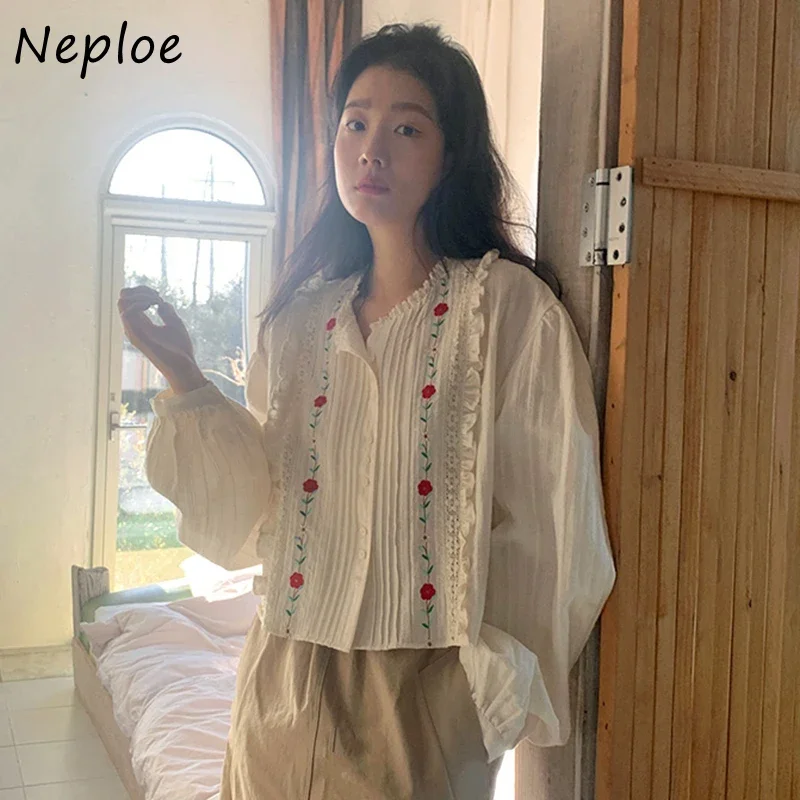 Neploe Autumn French Court Style Round Neck Shirt Embroidered Floral Patched Pleated Lace Blouse Single Breasted Long Sleeve Top