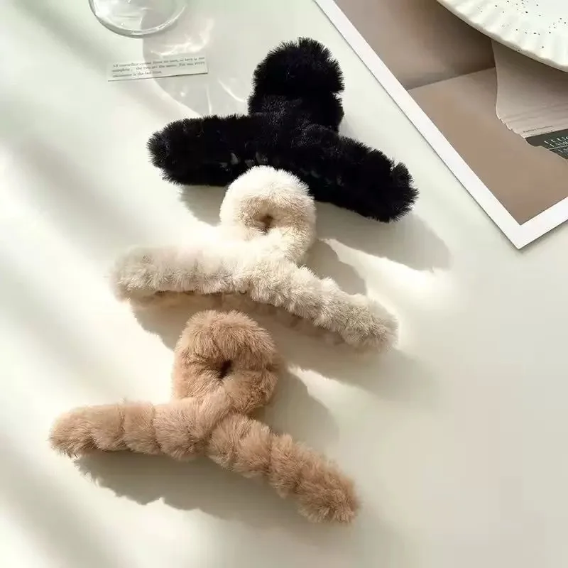 Plüsch-Haarspange für Herbst und Winter: Hai-Clip für den Hinterkopf, Dutt, hochwertiger pelziger Haarschmuck für Frauen – Detail 8