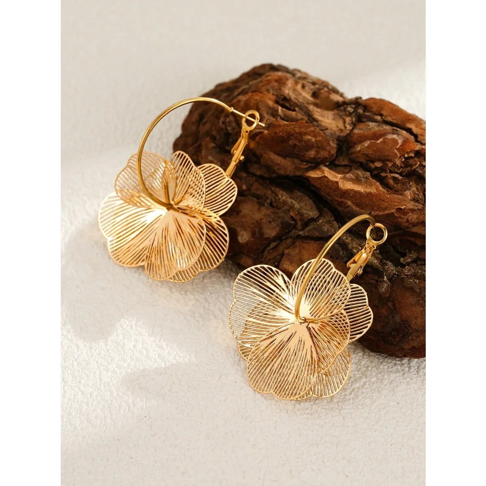 

2pcs Elegant Chic Style Gold Flower Stud Earrings, Suitable For Women's Daily, Date, Party, Festival, Gift, Banquet Jewelry Matching