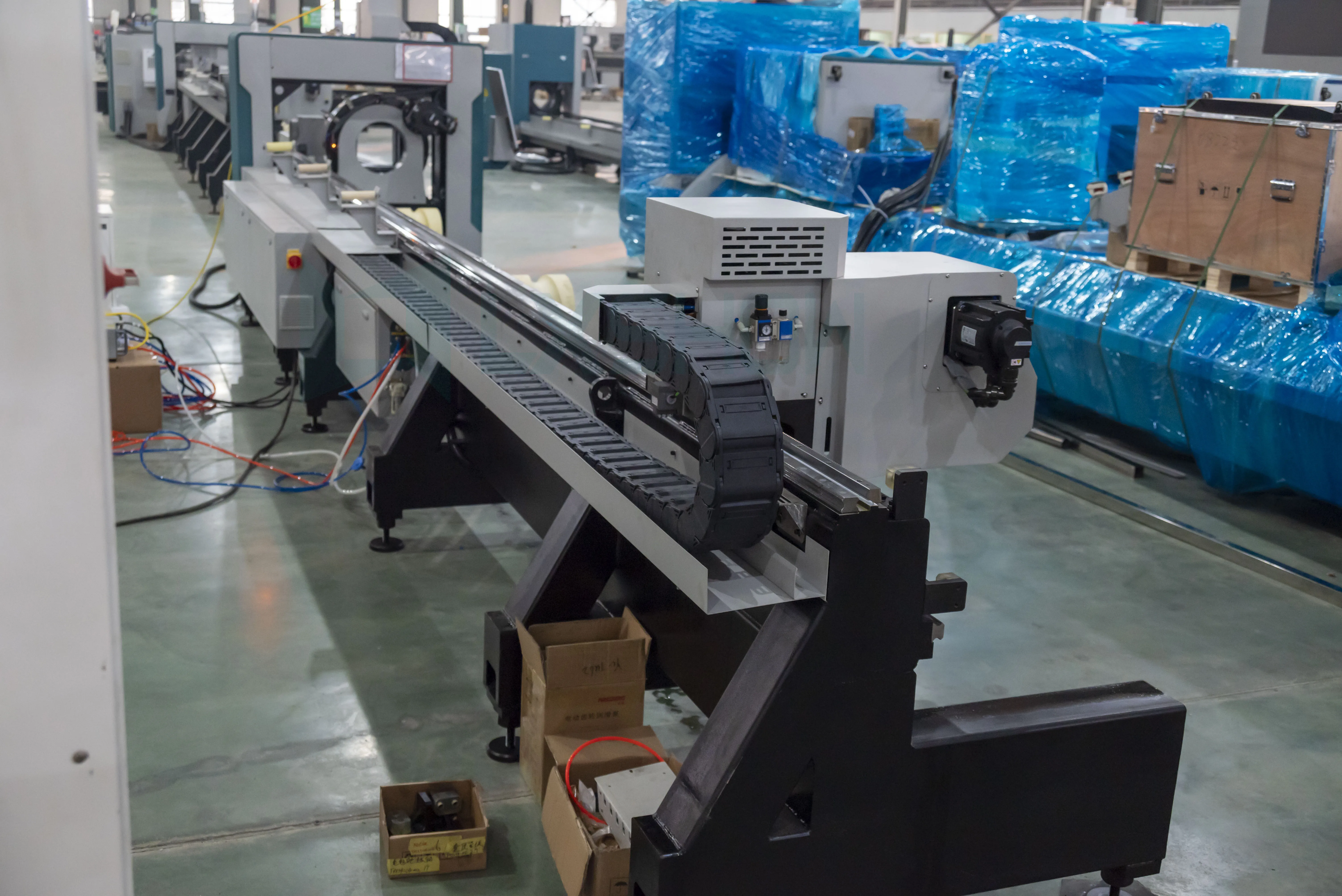 Profesjonalna maszyna do cięcia laserowego rur metalowych wycinarka laserowa światłowodowa cnc 1500W