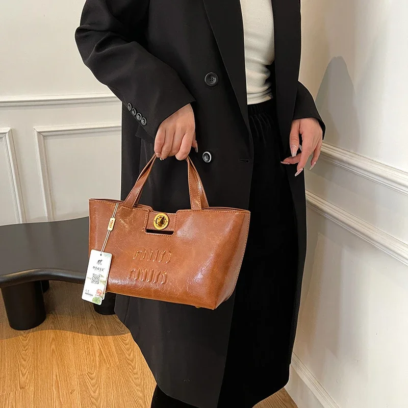 

Trendy Minimalist Diaper Bags: Women's Luxury Leather Crossbody Messenger, Elegant Simple Vintage Fashionable Large Tote Bag