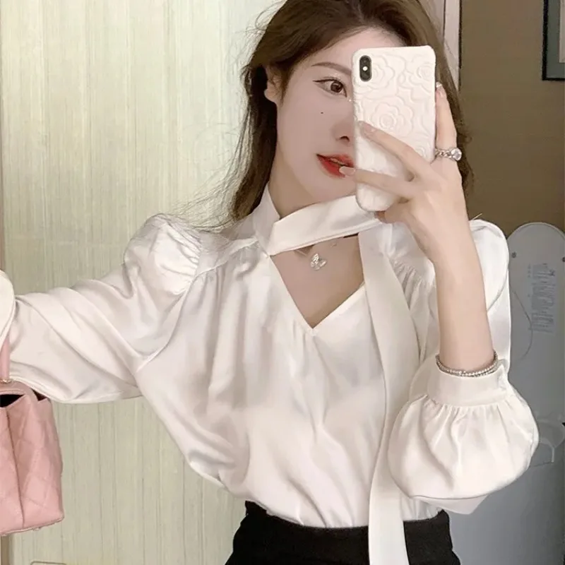 

Autumn New Haute Women's Clothing 2025 Women's High Street Casual Solid Color White Shirt Elegant and Versatile Pullover Top