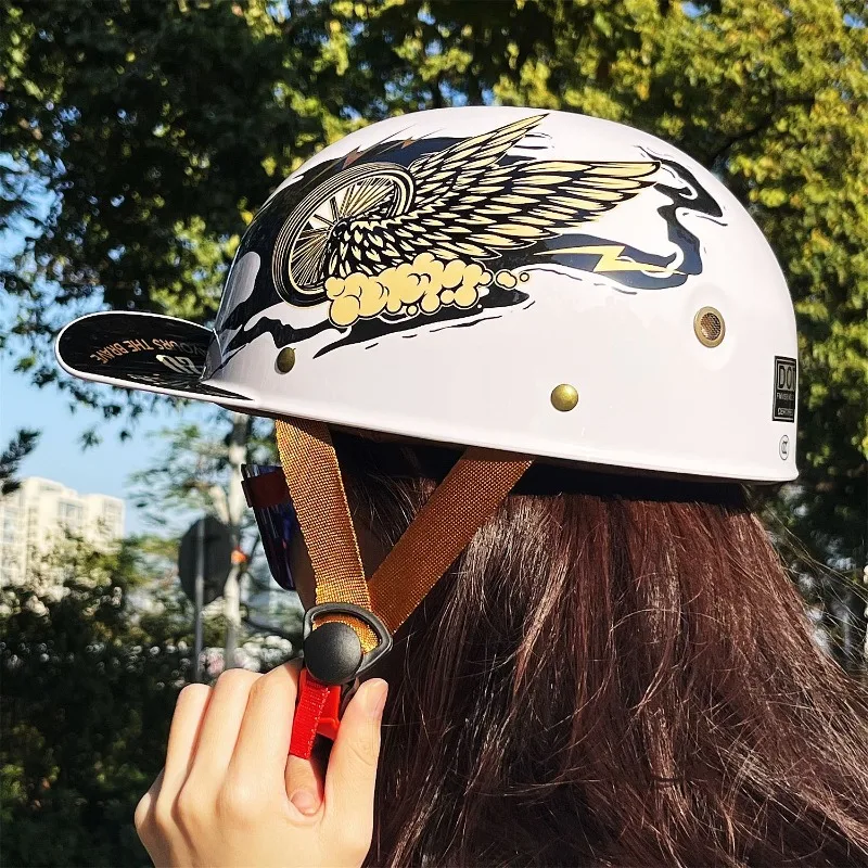 

Высококачественные мотоциклетные шлемы Полушлем Легкий АБС-материал Персонализированные красивые велосипедные шапки Велосипедное оборудование