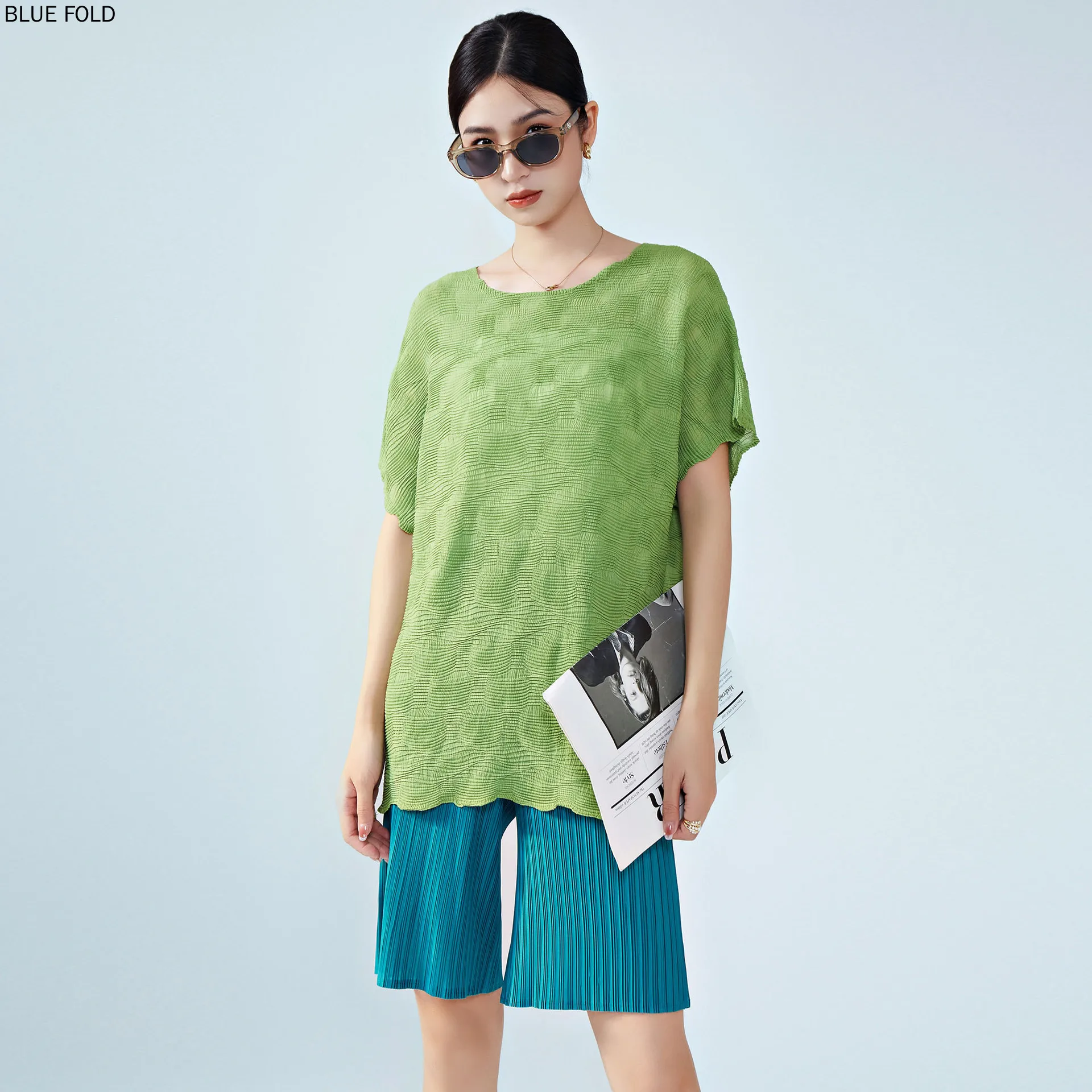 

Korean version loose short sleeve t-shirt for women, round neck, solid color, Miyake pleated top, Summer