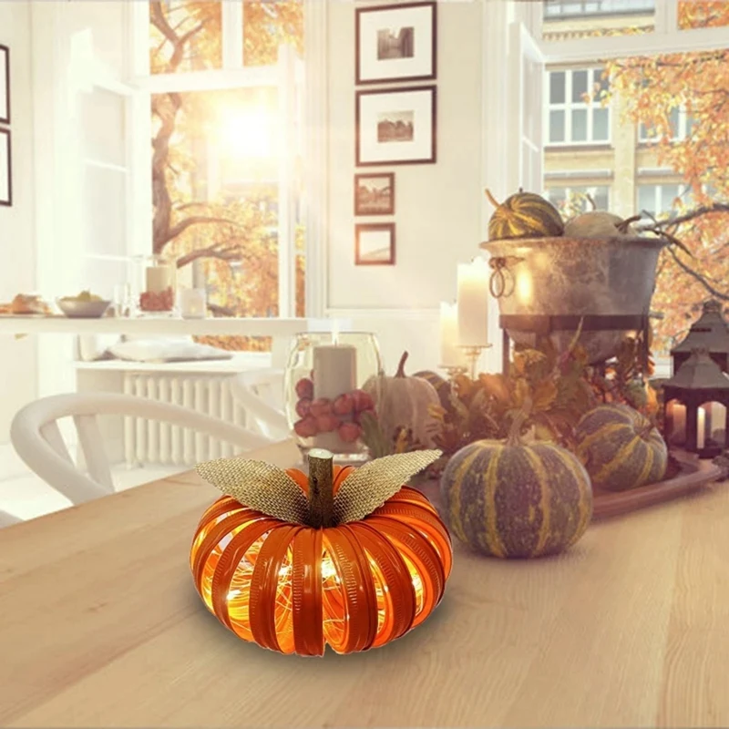 Женское украшение в виде светящейся тыквы на Хэллоуин