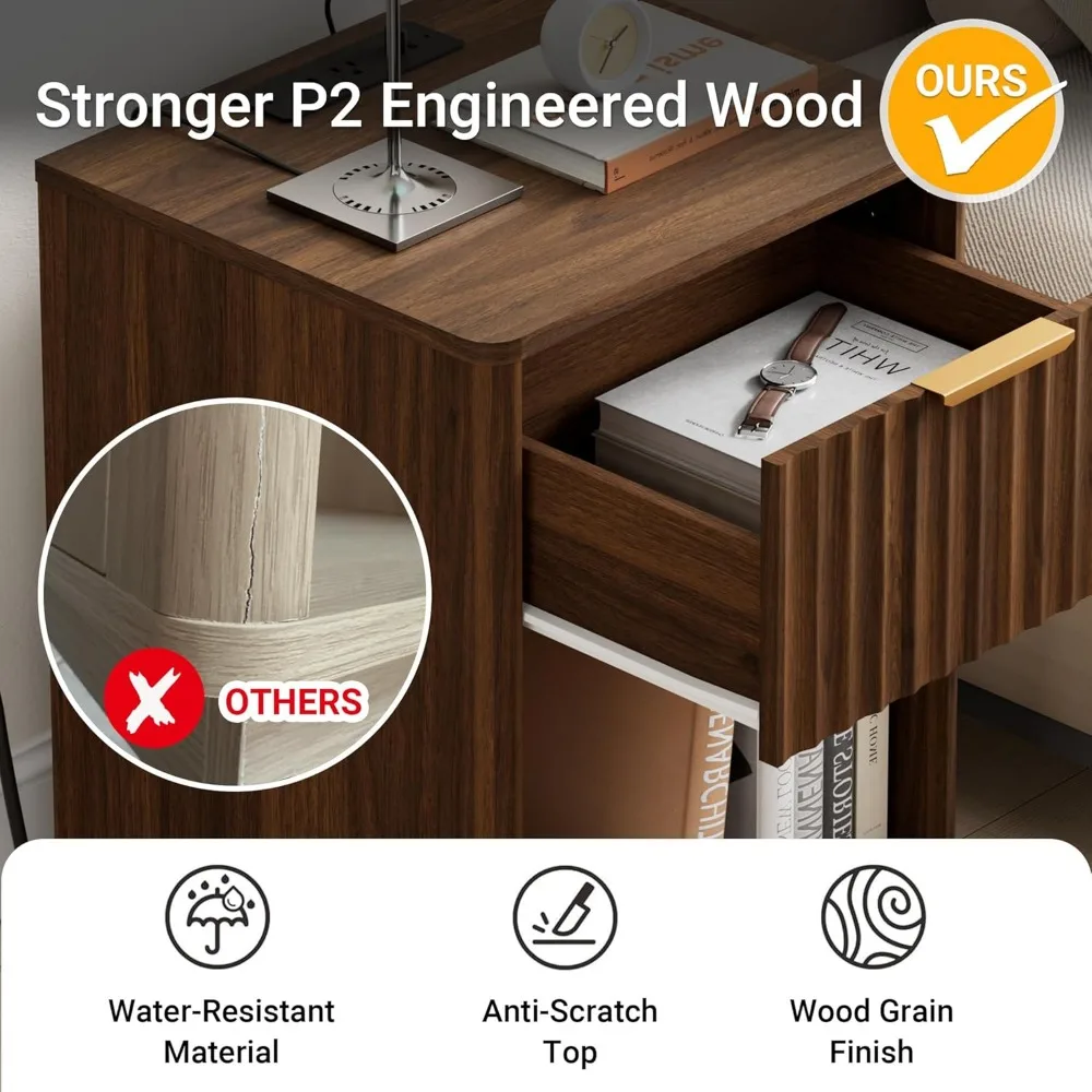 منضدة خشب الجوز الحديثة في منتصف القرن مع قاعدة شحن، وطاولة جانبية كبيرة مع درج ورف مفتوح لاستخدام الطاولة النهائية