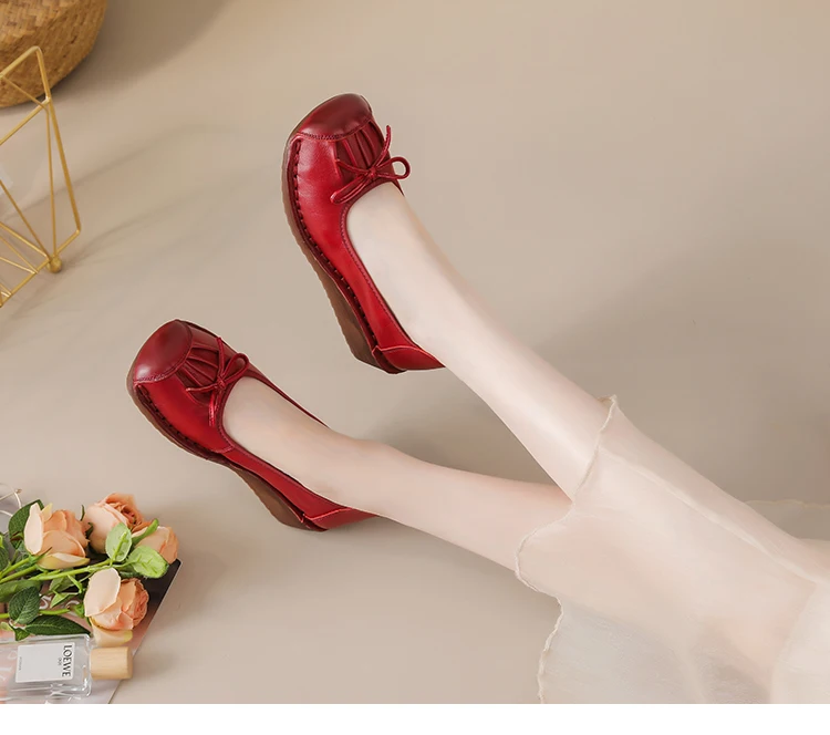 Neue Vintage-Pumps mit plissierter Schleife, Damen-Keilabsatzschuhe, flache Schuhe aus echtem Leder, handgefertigte Slip-On-Loafer für Damen, Retro-Hochzeitsschuhe in Rot. – Detail 12