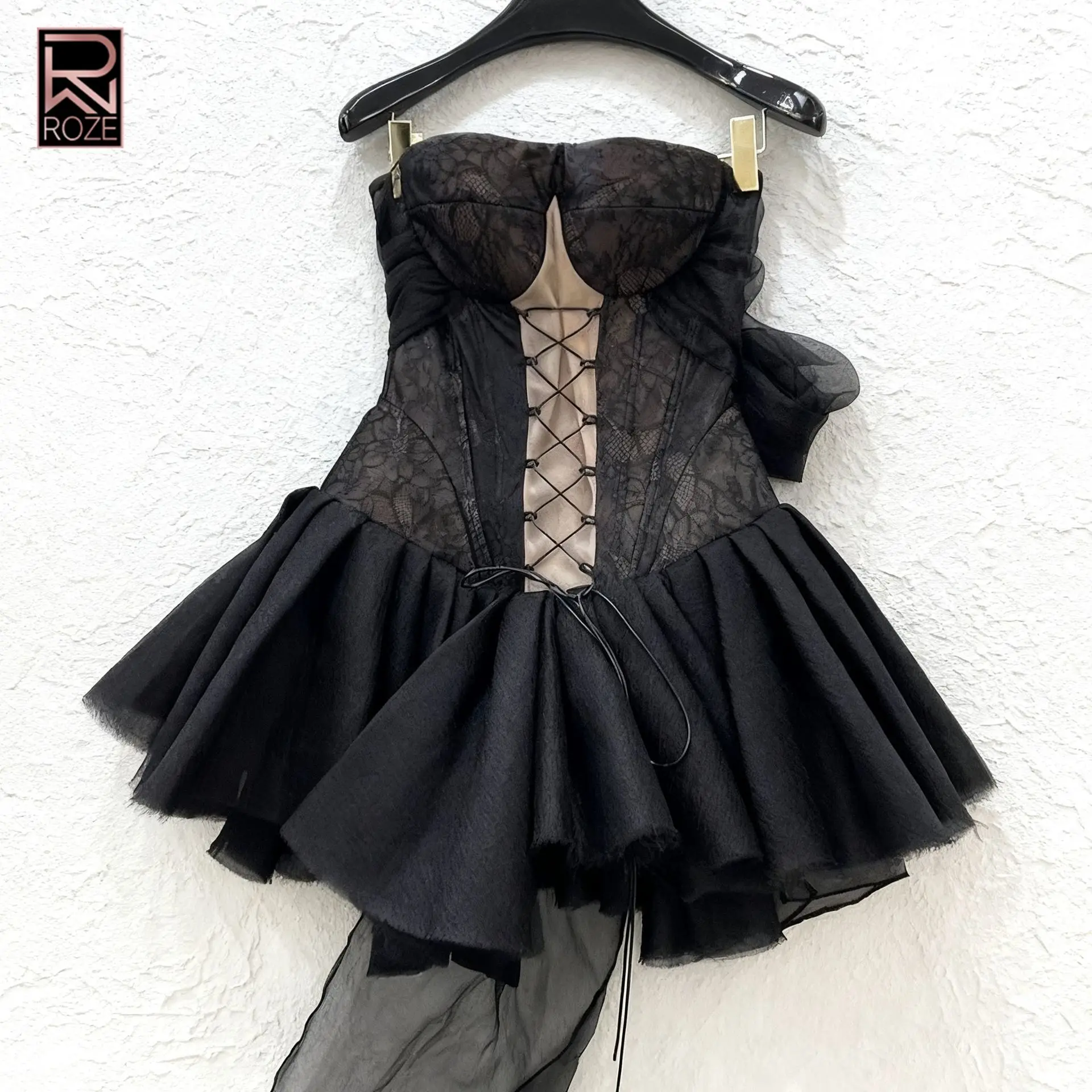 فستان Bodycon مثير بفتحات 2025 - رقبة رسن مع تفاصيل ربطة عنق وثوب متقاطع بدون ظهر