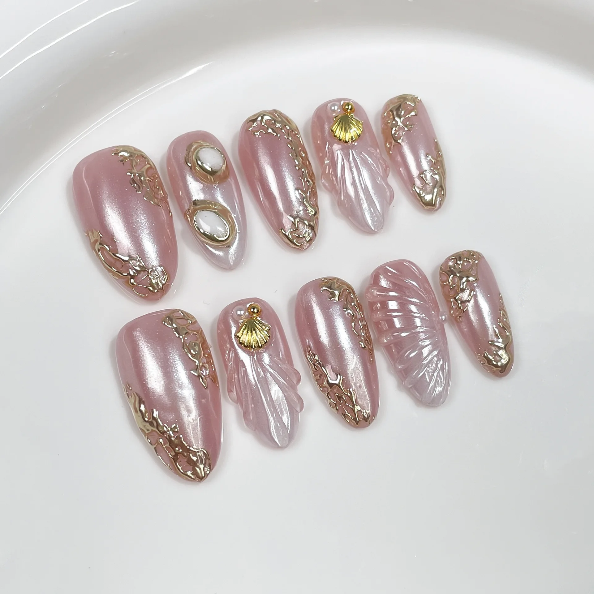 10Pcs Sweet Cool Pink Shiny Ocean Nail Art Golden 3D Shell Stick on Nails Gradient False Nails Handmade Wavy Fish Tail Nails Set