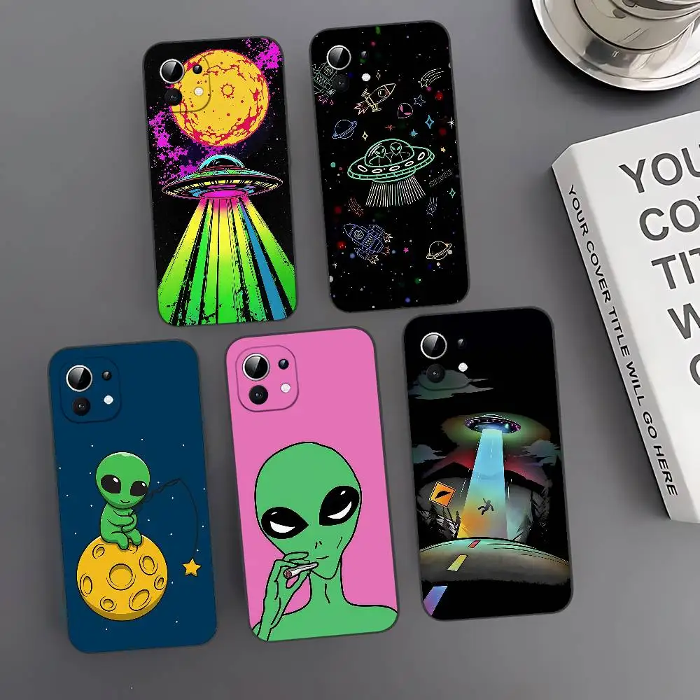

Cute Cartoom Alien Slim Black Shockproof Phone Case: Snug Fit For Xiaomi 12,11,12S Ultra & Redmi Note 11,10T,9,9A,8Pro,8T,5G