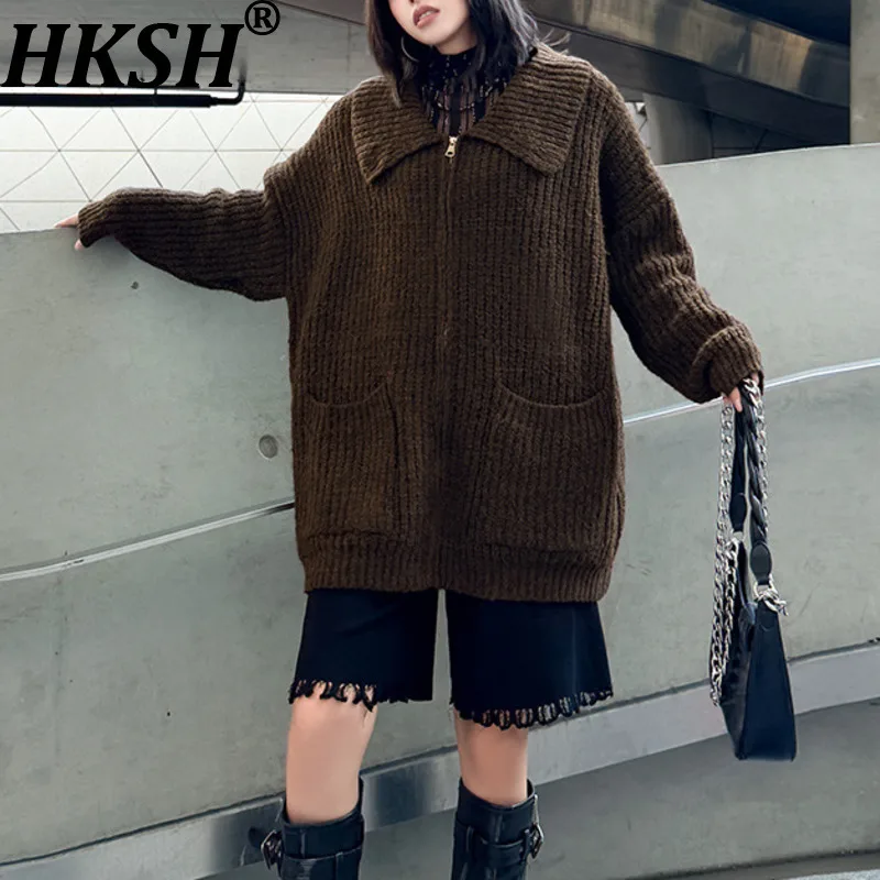 

HKSH 2025 Autumn Winter New Women's Sweater Zipper Turn-down Collar Pockets Solid Color Elegant Stylish Knitted Cardigan HK14935