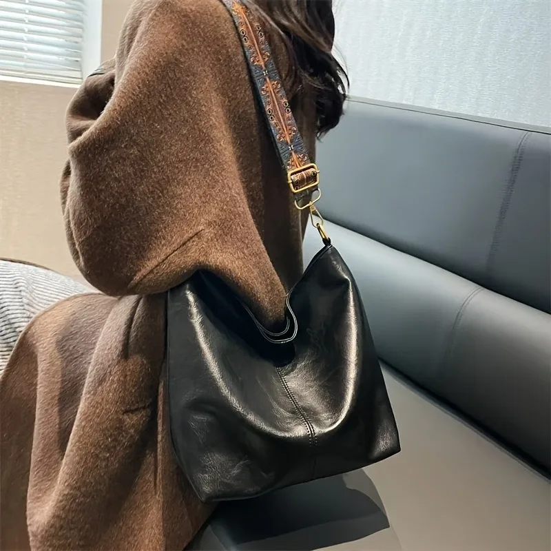 

1pcs Women's Spacious Minimalist Tote Bag 2025 New Crossbody Shoulder Bag for Student Commute Fashion Versatile Casual Purse