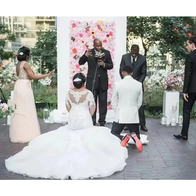 

Customized Mearmaid Beaded Plus Size Wedding Dresses Lace Appliques Crystal V Neck Custom Made Bridal Gown