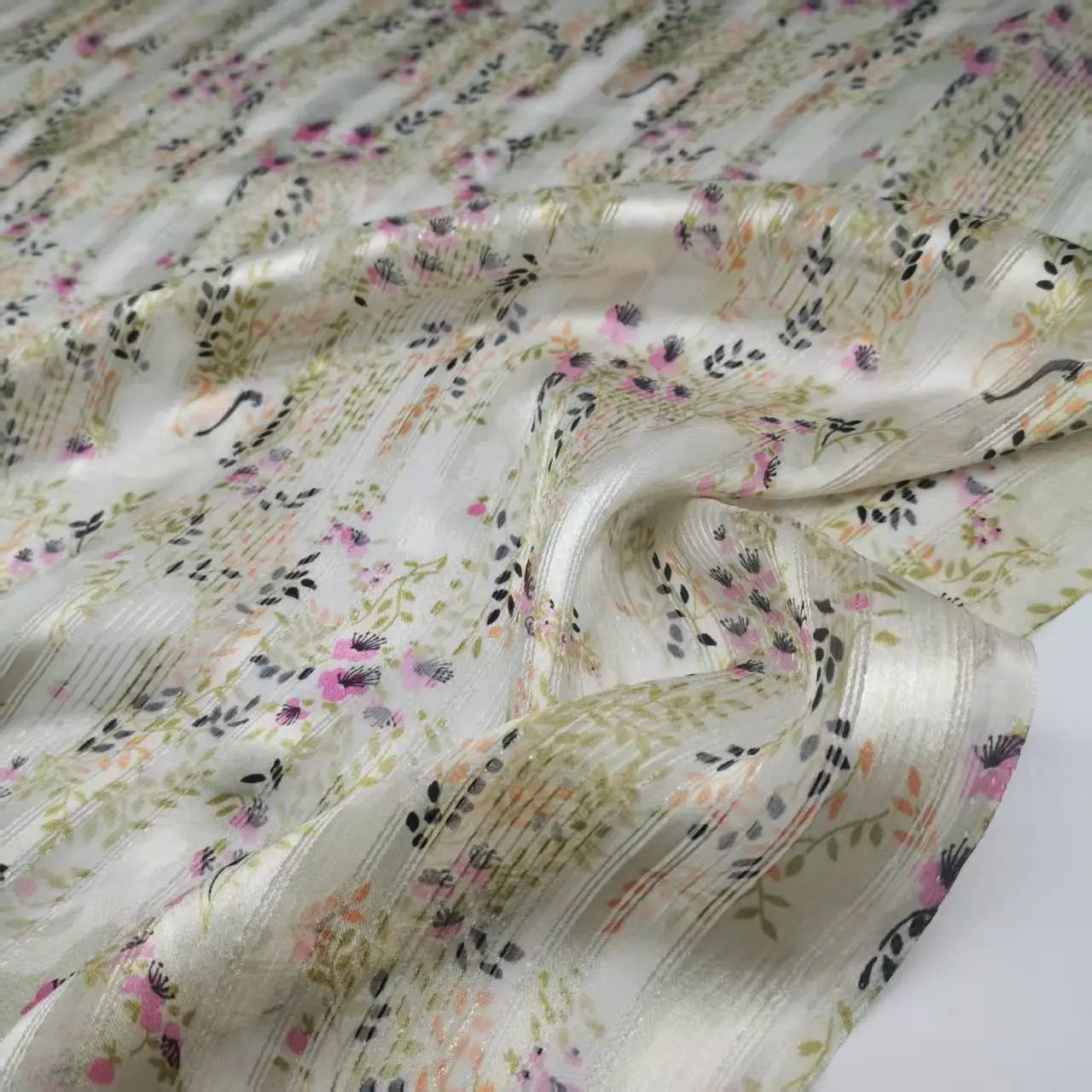 Tissu en Soie Rayé Beige Métallisé Brillant Satiné à Motifs Floraux pour Robe, Conception Artistique, Matériel de Couture DIY