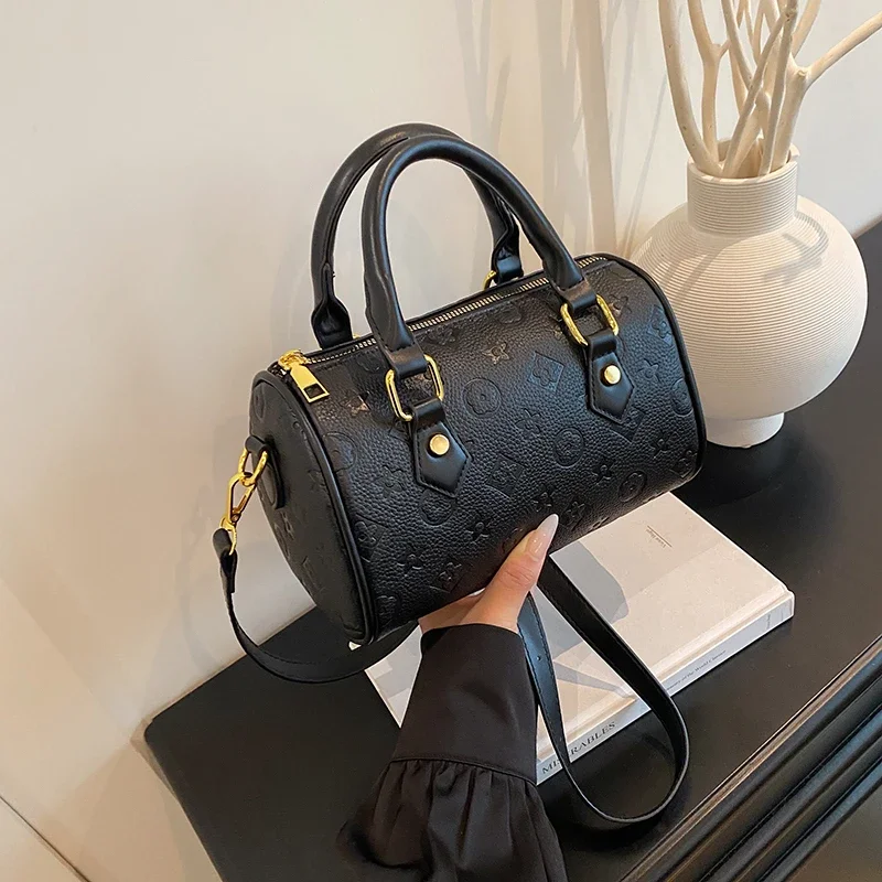 

Роскошная дизайнерская женская сумка-мессенджер - натуральная кожа, высокое качество, популярная и шикарная