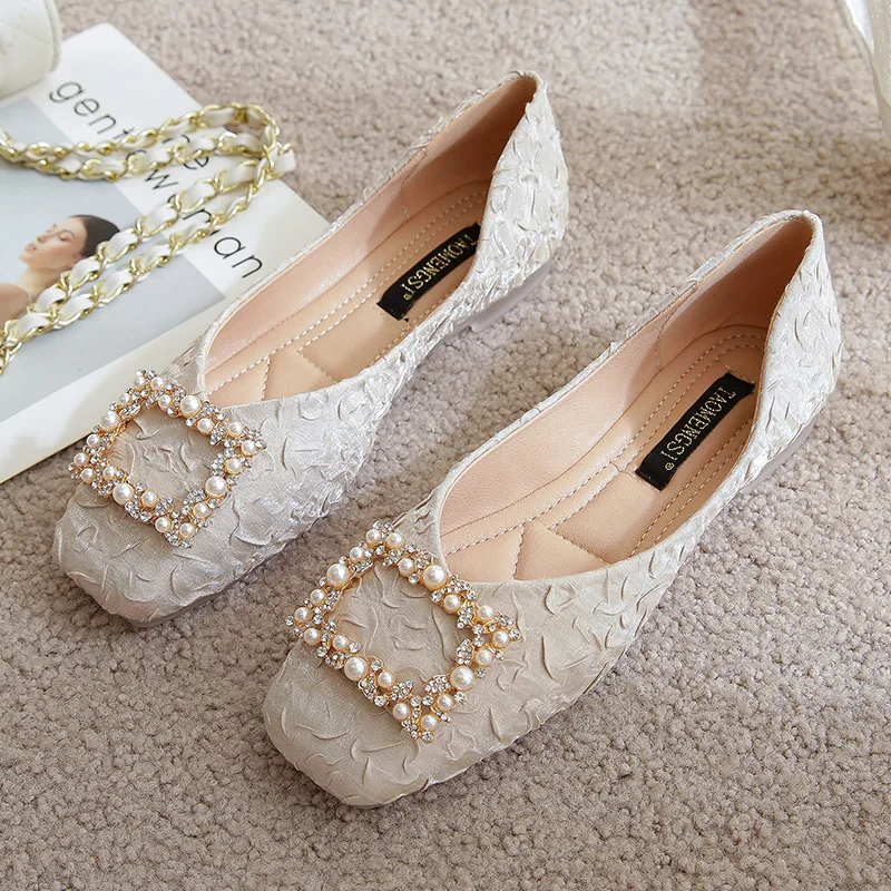 

Wedding shoes: Women's square toe buckle pointed flat shoes, shiny shallow toe, comfortable one-step loafers, pearl decoration